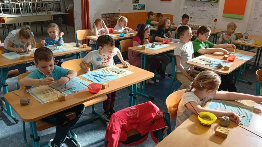 17.4. První třída v keramické dílně